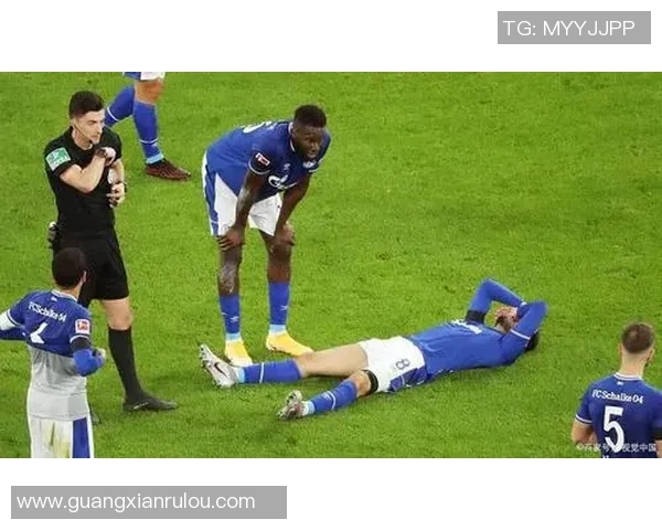 沙尔克04主场惨败,遭遇法兰克福逆转压力加剧 沙尔克04主场惨败,遭遇法兰克福逆转压力加剧